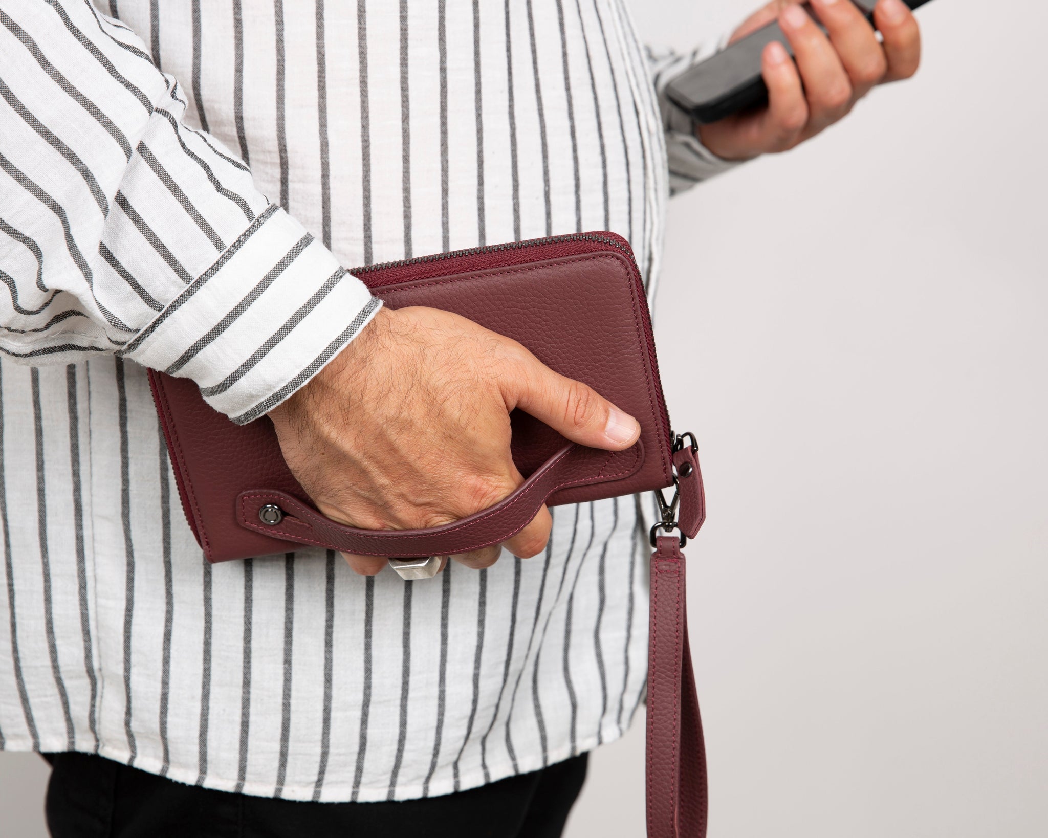 Hakiki Deri Kadın-Erkek El Askılı Telefon Bölmeli Cüzdan - Aristo