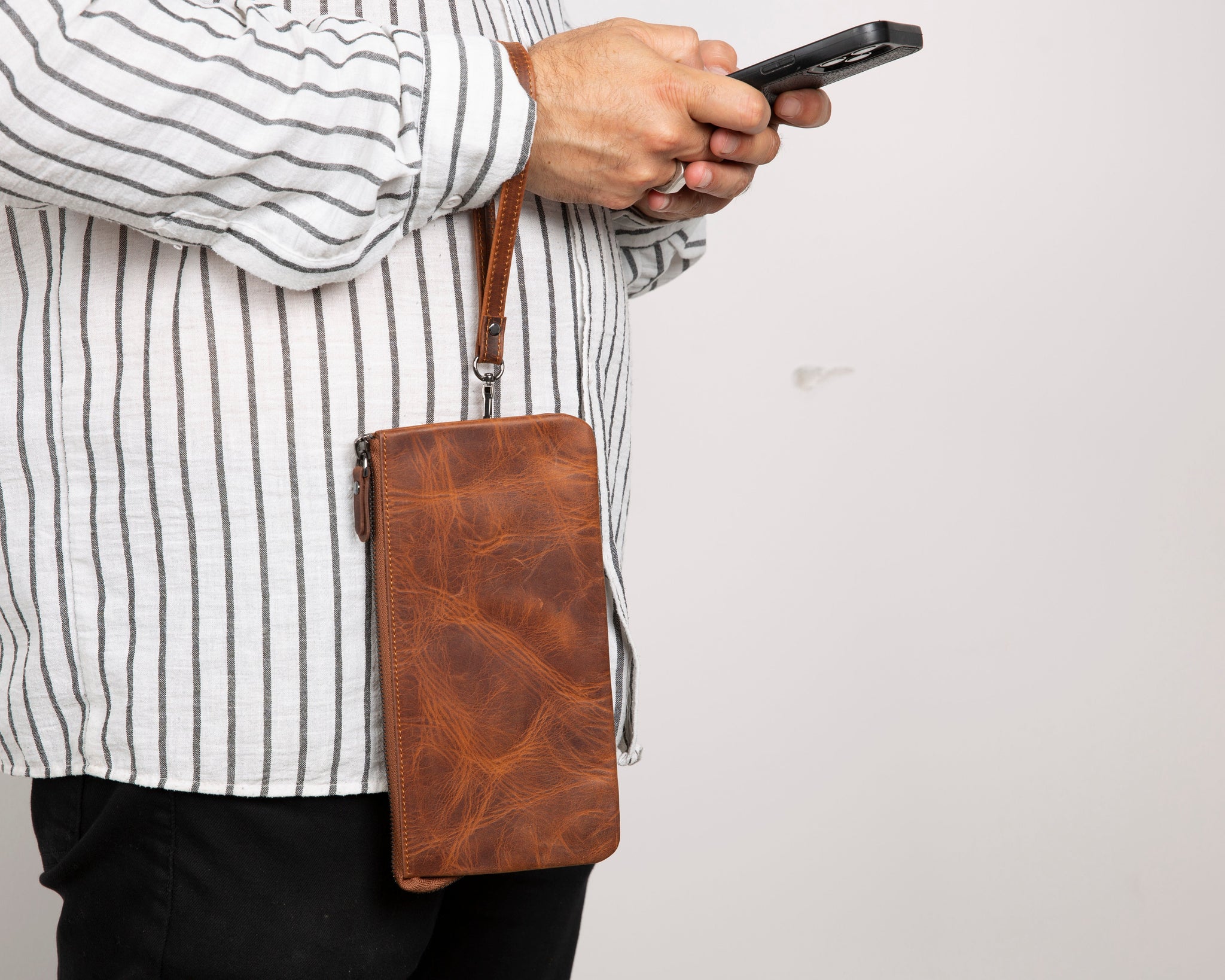 Majeste Leather Clutch Women's Bag