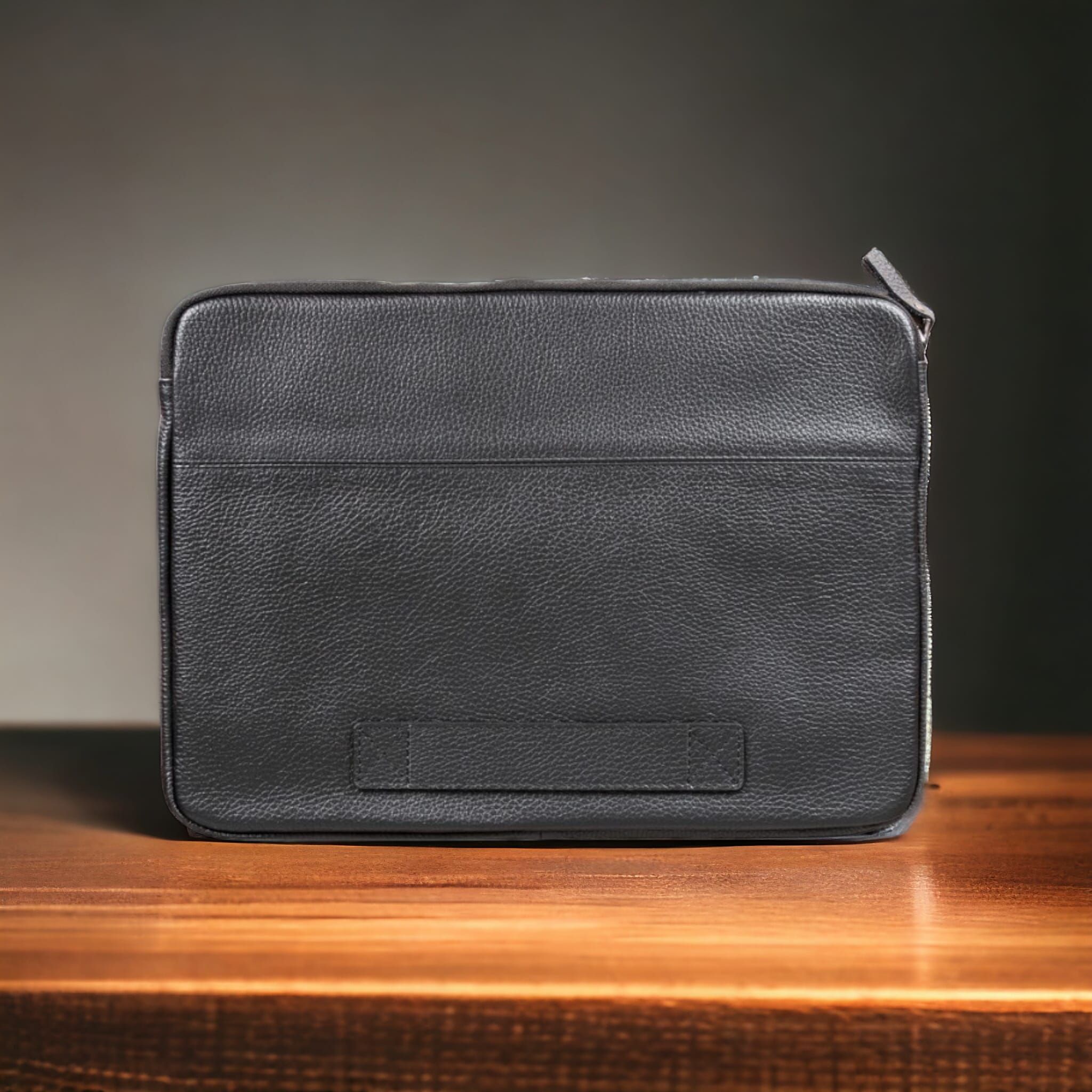 Awe 16 inç MacBook ve PC Uyumlu Deri Kılıf Dokulu Siyah